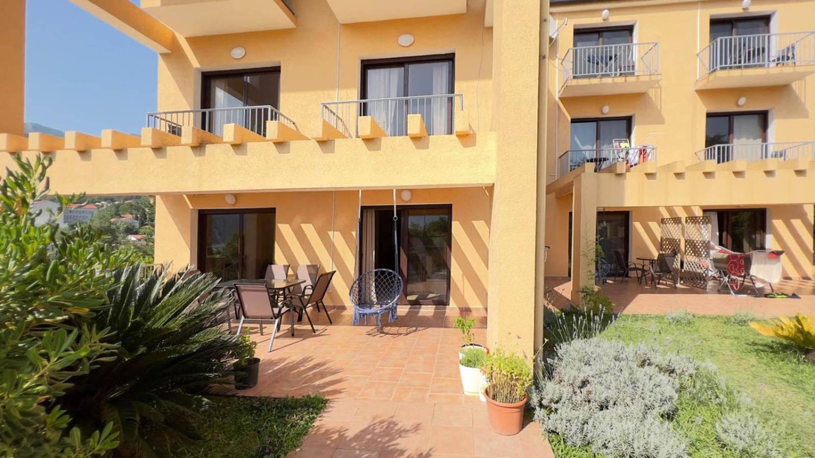 Villa Risan Apartments Exterior photo