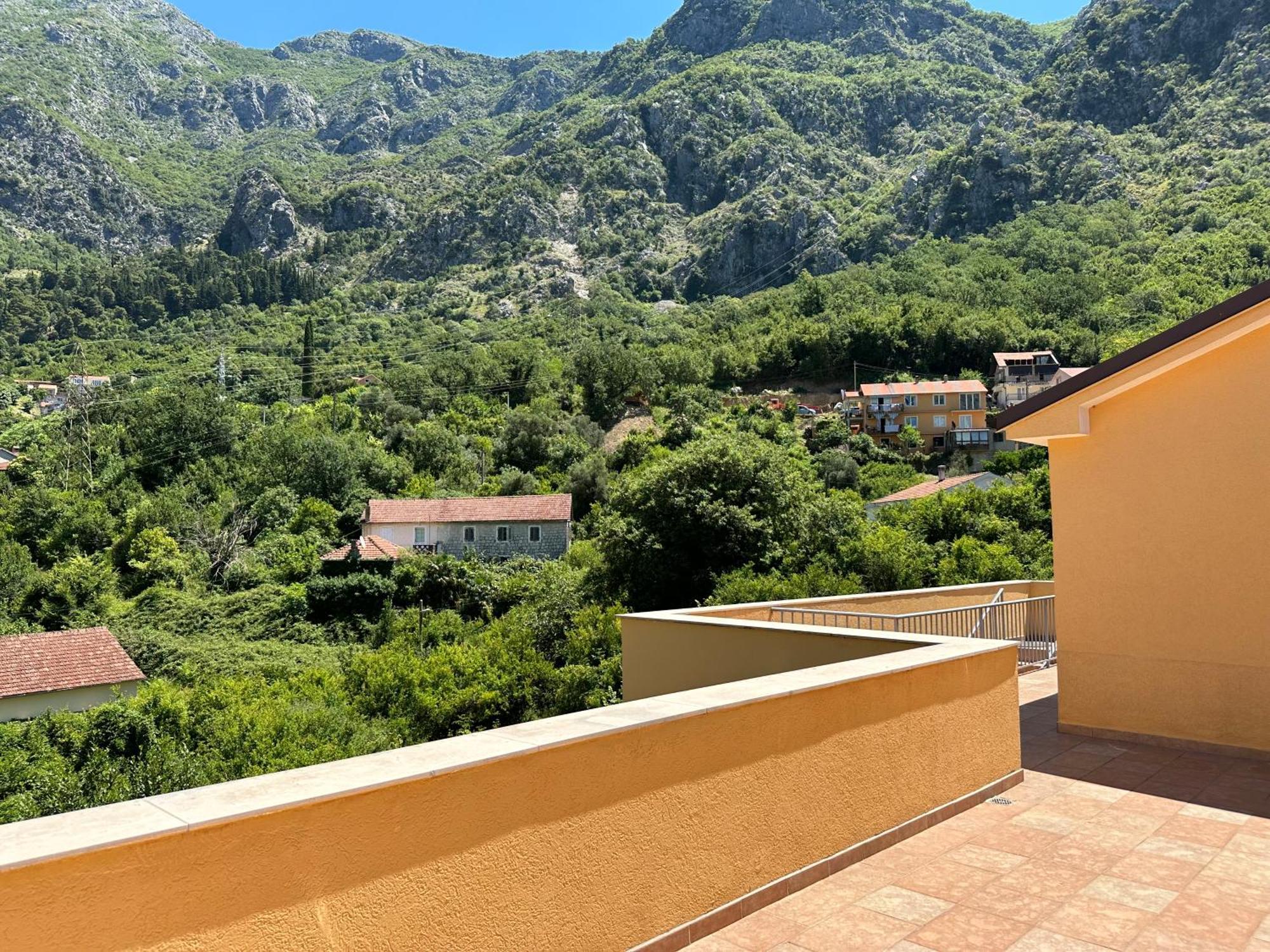 Villa Risan Apartments Exterior photo