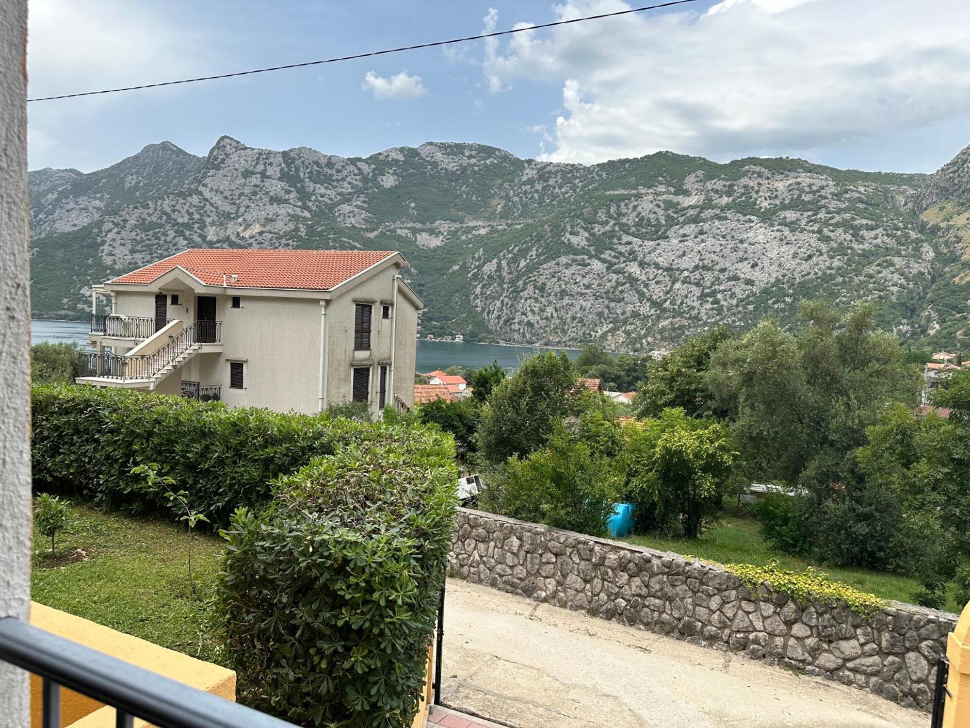 Villa Risan Apartments Exterior photo